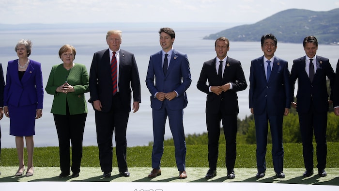 La première ministre britannique Theresa May, la chancelière allemande Angela Merkel, le président américain Donald Trump, le premier ministre canadien Justin Trudeau, le président français Emmanuel Macron, le premier ministre japonais Shinzo Abe et le premier ministre italien Giuseppe Conte.