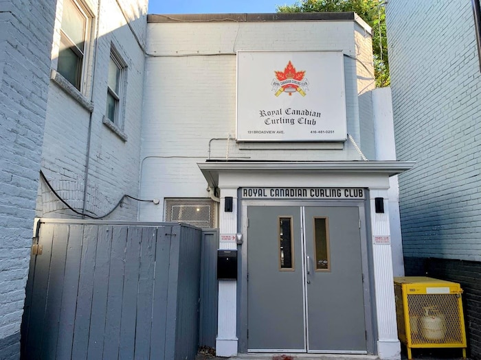 L'entrée du Royal Canadian Curling Club à Toronto.