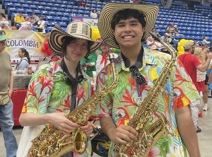 Sophia Jugo et Jeronimo Vasquez, avec leurs saxophones.