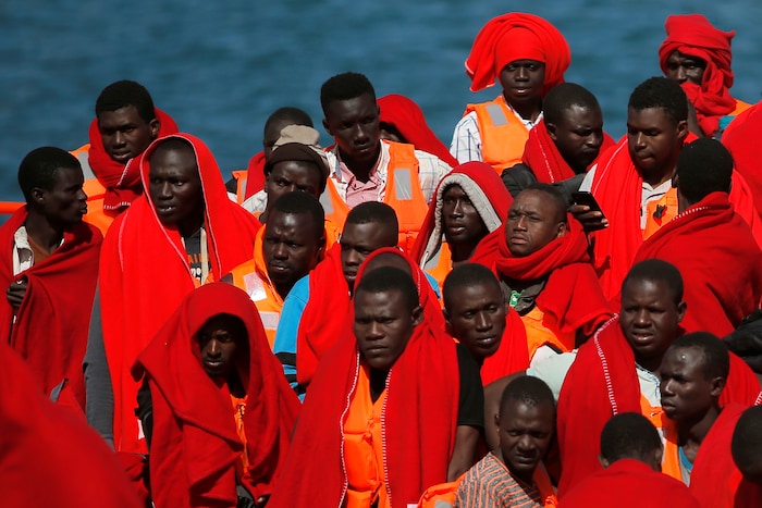 Des migrants secourus en mer Méditerranée