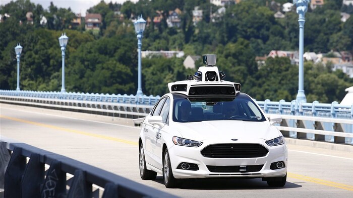 Une voiture autonome est testée dans les rues de la ville de Pittsburgh, aux États-Unis.
