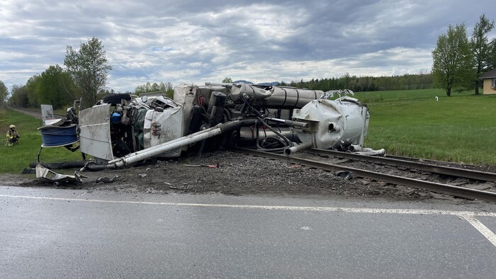 Accident impliquant un camion aspirateur à Magog RadioCanada