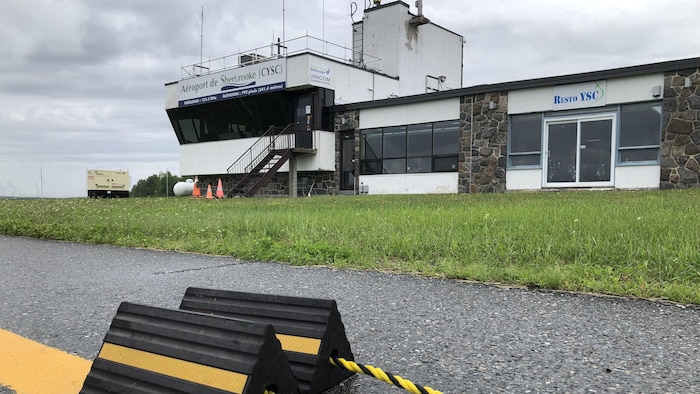 L'aéroport de Sherbrooke.