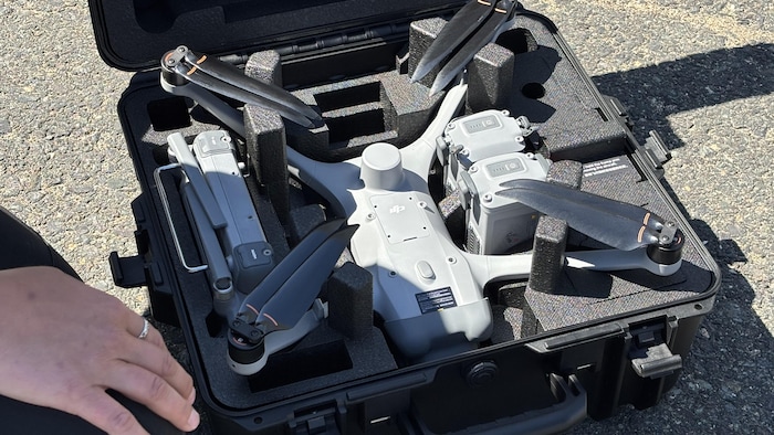 Un drone dans son caisson de rangement.