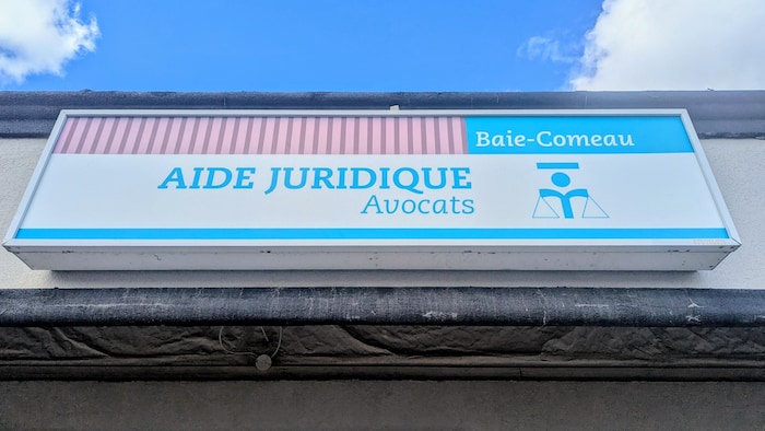 L'enseigne du bureau de l'aide juridique de Baie-Comeau.