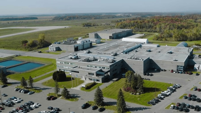 Vue aérienne d'une usine.