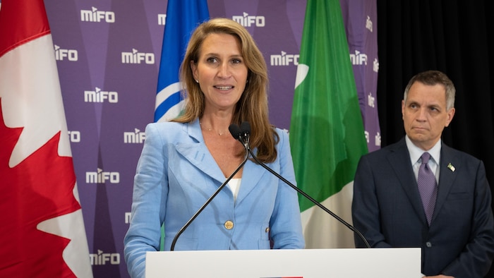 La ministre des Affaires francophones de l'Ontario, Caroline Mulroney, et le maire d'Ottawa, Mark Sutcliffe.
