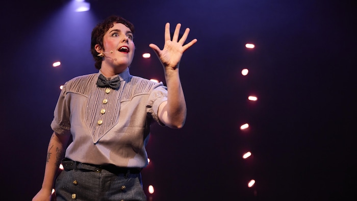 Chloé Thériault dans la pièce «Patenteuses».