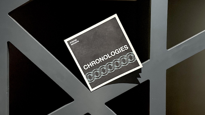 Le livre «Chronologies» de Stephie Mazunya.