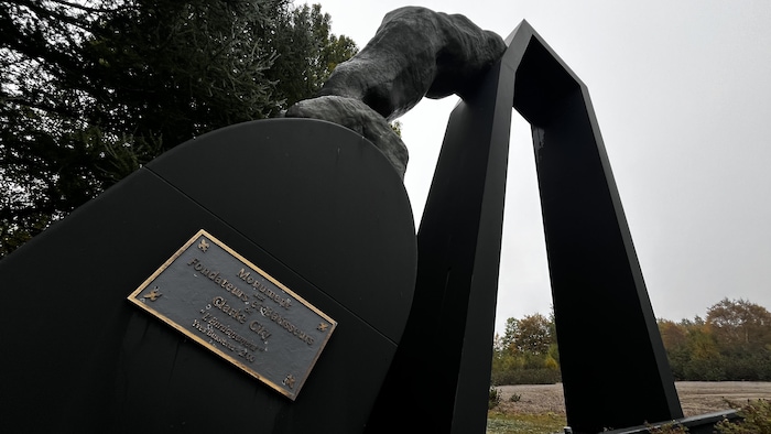 Le monument des fondateurs et bâtisseurs de Clarke City.