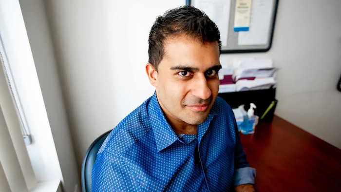 Le Dr Zaid Chagla dans un bureau