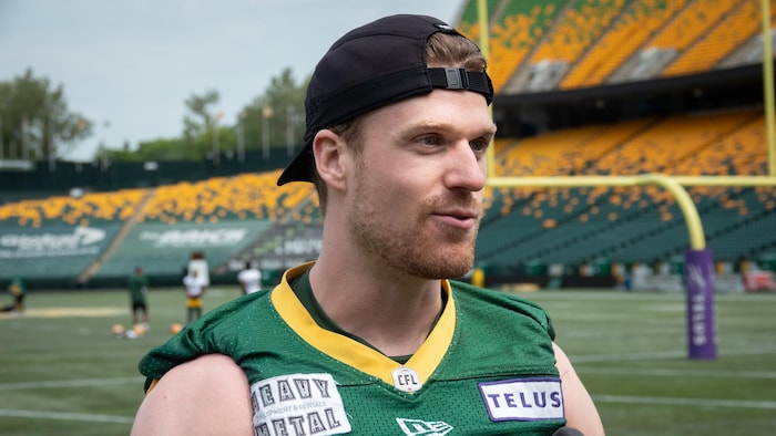 Michael Brodrique, secondeur pour les Elks d'Edmonton, en entrevue.