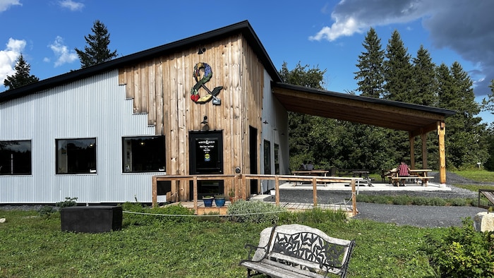 L'extérieur du café-boulangerie de la ferme Butte & Bine.