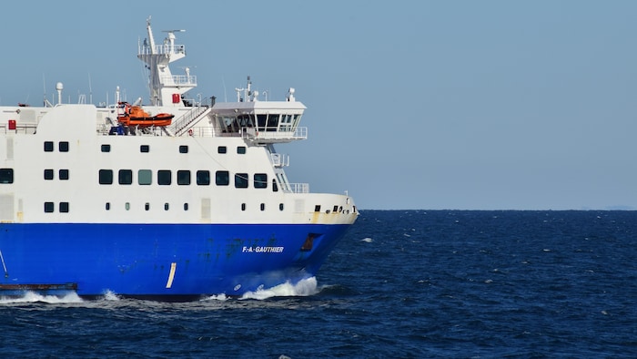 Le bateau F.A. Gauthier au large de Matane