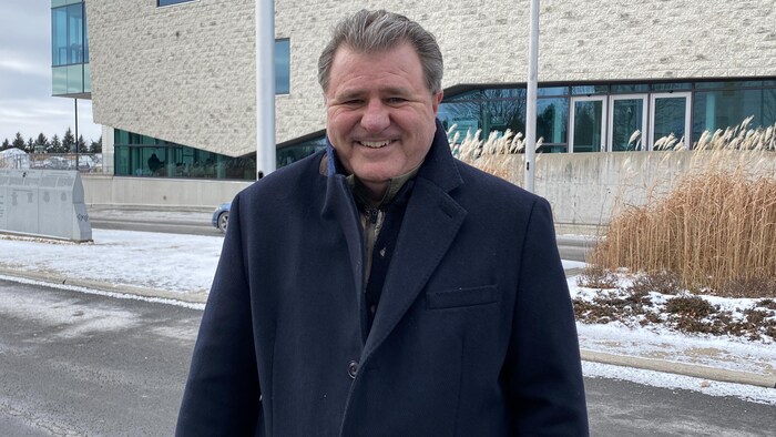 Canadian American Relationships: Climate of Uncertainty for 4 years? star-news.press/wp A man is placed in front of a building.