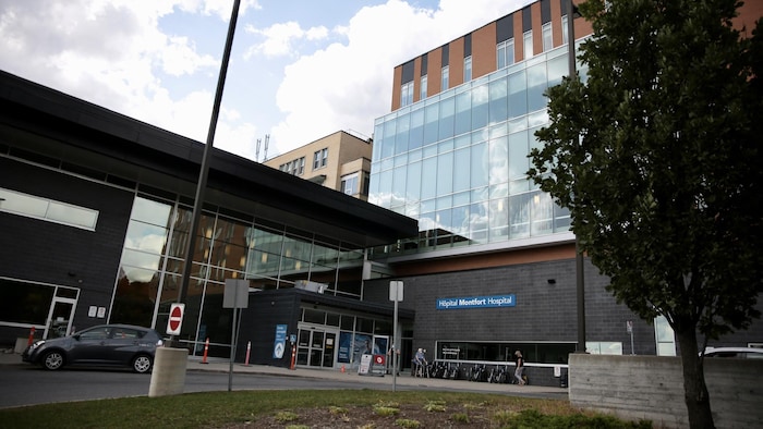 L'entrée de l'hôpital Montfort, à Ottawa.