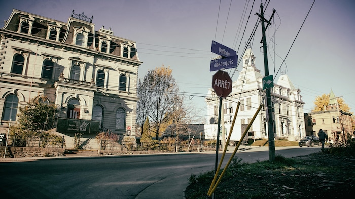 Le coin des rues Dufferin et Abénaquis.