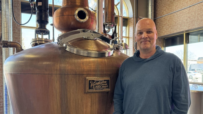 Jacques Tremblay dans sa distillerie.