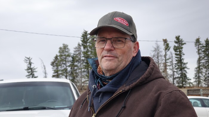 Portrait de Kent Holowath qui sourit légèrement.
