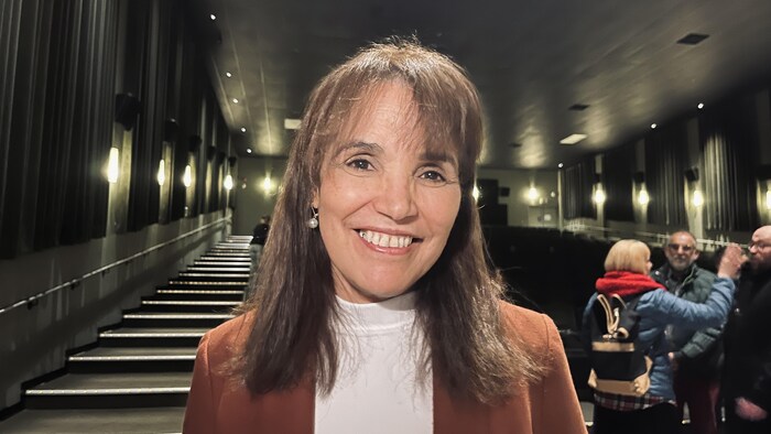 Malika Bajjaje dans une salle de cinéma. 