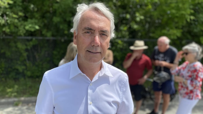 Marc Denault, city councilor in the Sherbrooke golf citizens say no telecommunications tower district.