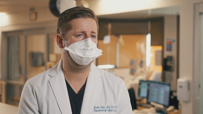 Le Dr Martin Betts, dans un hôpital.