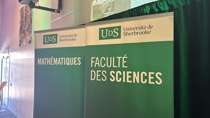 Des affiches à l'effigie de l'UdeS.