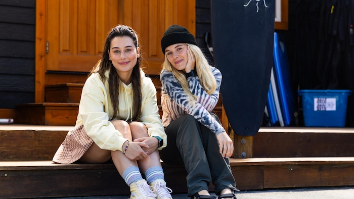 Les actrices Mia Wistaff (à gauche) et Camille Felton (à droite).