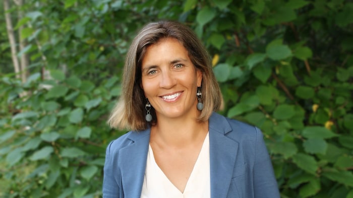 Nathalie Pelletier est candidate à la mairie de Magog.