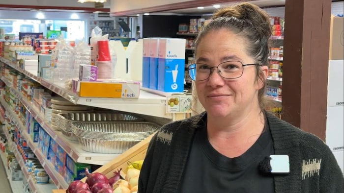 Jessica Pelletier dans un magasin