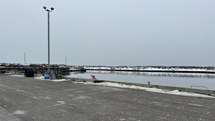 Le quai de Sainte-Thérèse-de-Gaspé, vide.