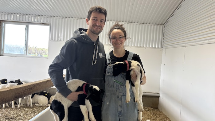 Ariane France et son conjoint David Beauvais dans leur ferme.