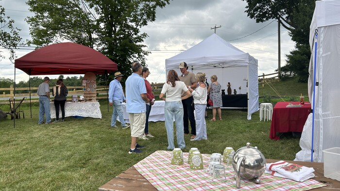 Un groupe de personnes.
