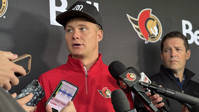 Tim Stützle en point de presse.