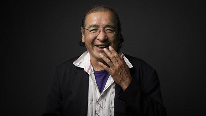 Tomson Highway, souriant.