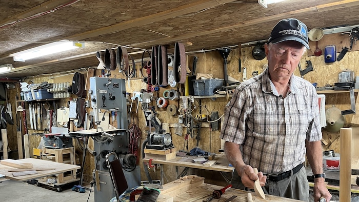 Victor Jetté dans son atelier.
