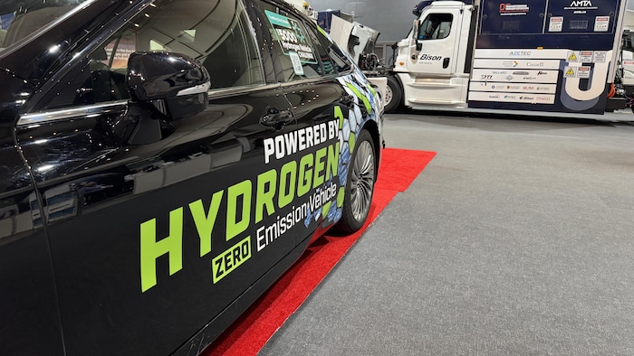 The emerging hydrogen industry is suspended from the results of the election star-news.press/wp A car in hydrogen and background is a semi-trailer truck that also works in hydrogen on April 23, 2025.