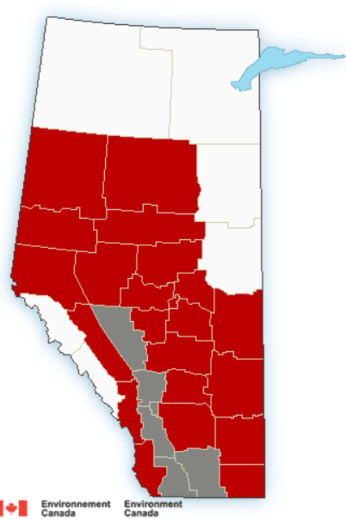 Une carte de l'Alberta avec plusieurs alertes météorologiques. 