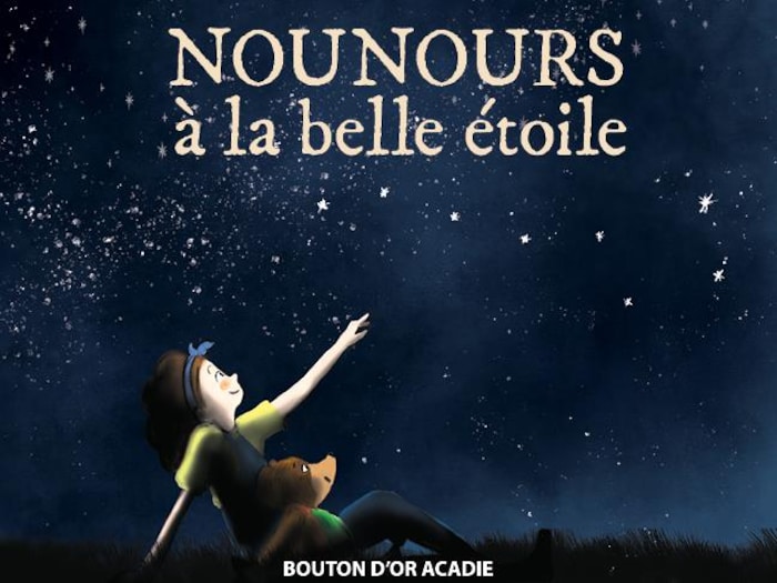 Une couverture de livre montrant une jeune fille et un ourson qui regardent un ciel &eacute;toil&eacute;.