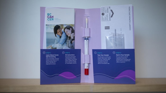 Une trousse de dépistage à domicile du VPH.