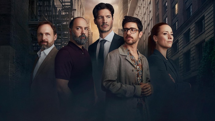 Les cinq personnages principaux de la série dans un montage.