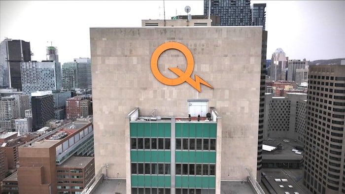 Un bâtiment avec le logo d'Hydro-Québec.