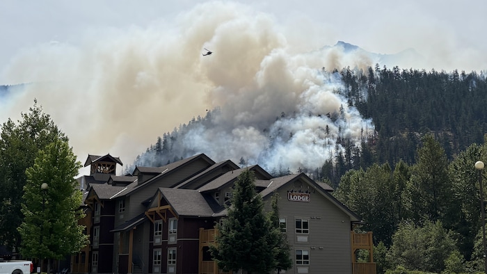 À Pemberton, le feu de Signal Hill inquiète résidents et visiteurs