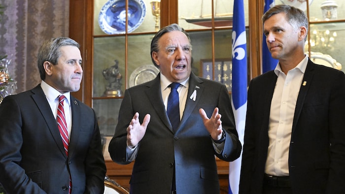 Rencontre entre Francois Legault, Bruno Marchand, Jean-Francois Simard à l'hôtel de ville de Québec le 2 décembre 2025.