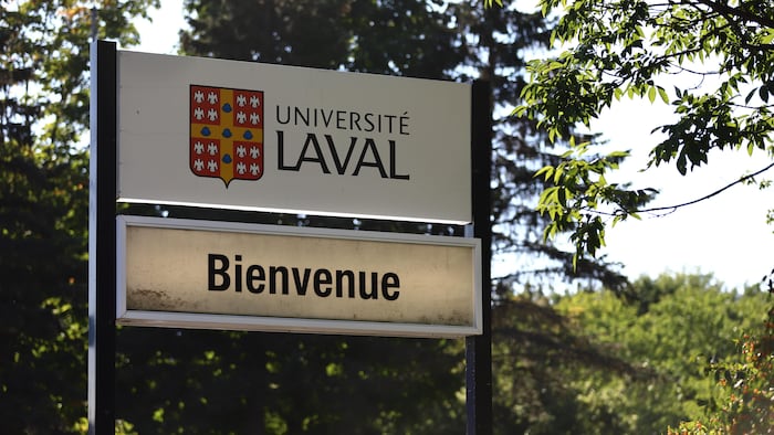 Panneau d'accueil de l'Université Laval