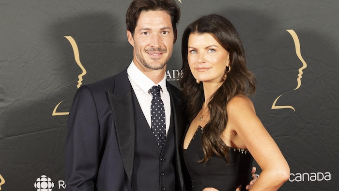 Le mates  airs  sur le tapis rouge.