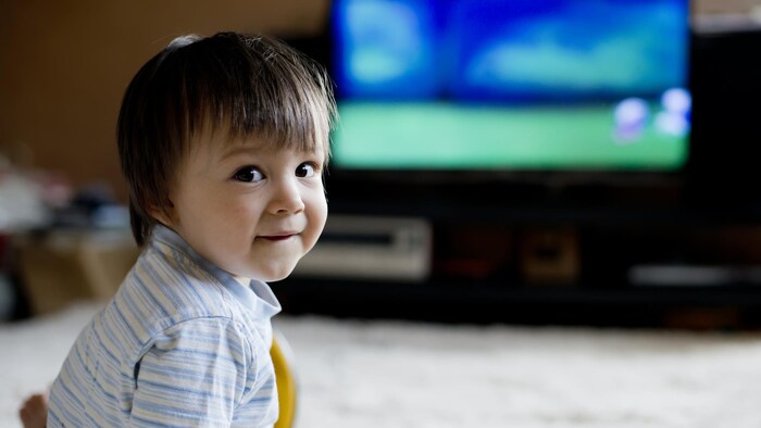 The pediatric society's guidelines for older children also encourage limits based on the individual child, without hard time cutoffs.