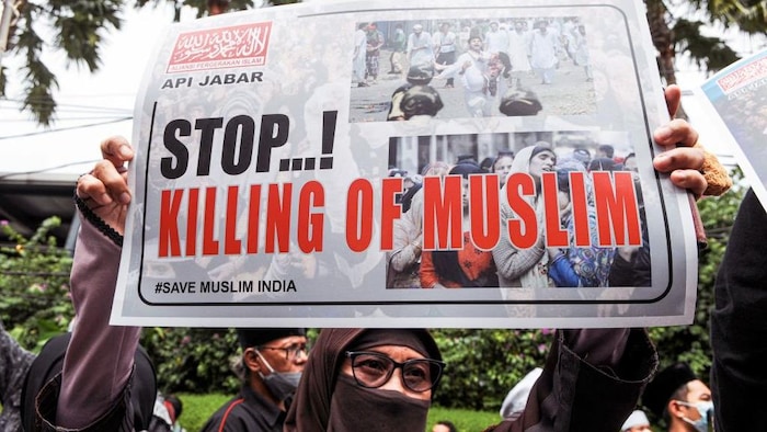 Manifestación frente a la embajada india en Jakarta.