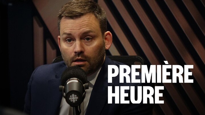 Paul St-Pierre Plamondon au micro de Radio-Canada.