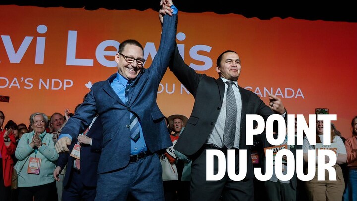 Avi Lewis (à gauche), le nouveau chef du NPD, et le premier ministre du Manitoba, Wab Kinew.